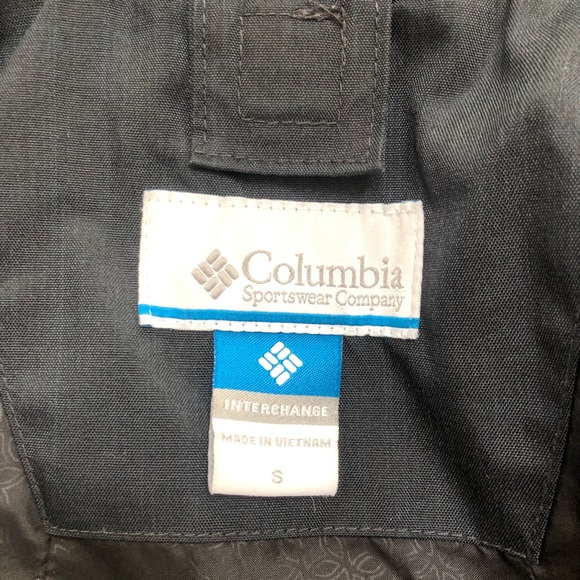 Columbia women’s hood waterproof jacket flaw - Picture 10 of 13